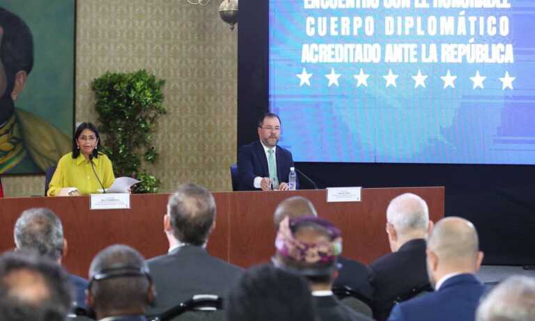 Delcy Rodríguez acusa a González Urrutia ante cuerpo diplomático de liderar un “golpe”