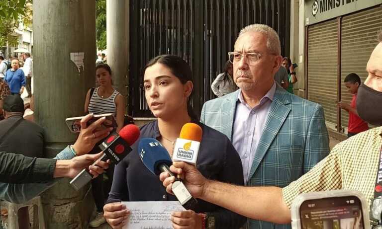 Esposa de Superlano responsabiliza a Maduro de lo que le suceda al dirigente de VP