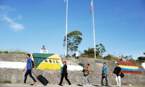 Hasta 600 venezolanos cruzan diariamente la frontera hacia Brasil