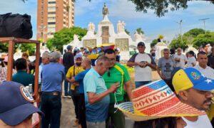 Opositores comienzan a concentrarse en la Plaza Indio Mara