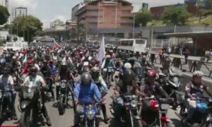 Motorizados en Petare realizan caravana en apoyo a Nicolás Maduro