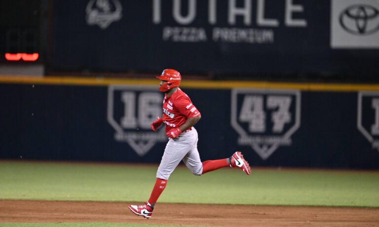 José Pirela desata 3 jonrones en el béisbol azteca y le da la victoria a su equipo