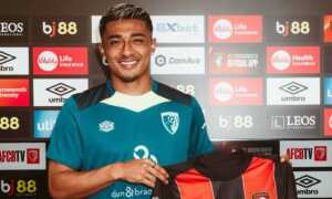 El Barcelona traspasa al mexicano Julián Araujo al Bournemouth por € 10 millones