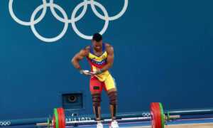 Julio Mayora no logra el peso en París 2024
