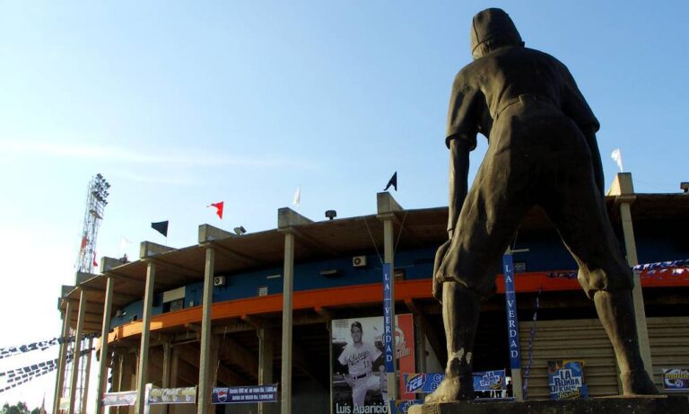 Avanzan reparaciones del estadio Luis Aparicio ante la mirada de la MLB