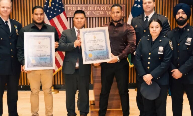Policía de Nueva York reconoce como héroes a 2 migrantes venezolanos