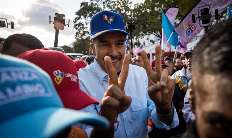 Maduro afirma que consulta del 25A sobre proyectos comunitarios es “más democracia”
