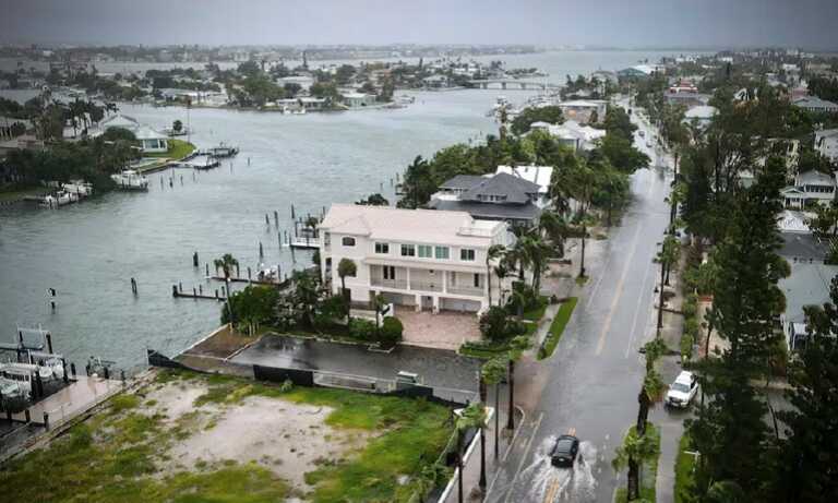 Debby toca tierra en Florida como huracán de categoría 1