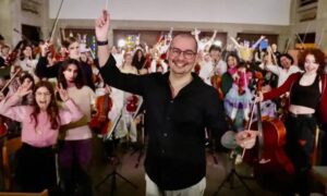 Músico venezolano Ron Davis Álvarez está entre los héroes 2024 de CNN