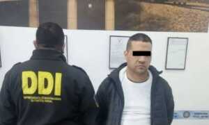 Arrestan a venezolano acusado de matar a su novia y abusar de su hija en Argentina