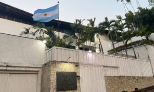 Clarín: Hackean y vacían cuenta bancaria de embajada de Argentina en Caracas