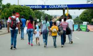 Reportan que al menos tres mil migrantes salieron por día hacia Colombia en octubre