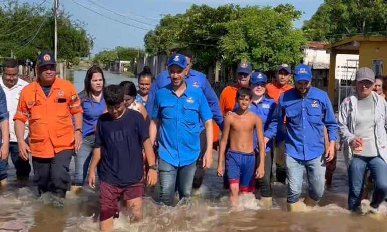 Gobernación se despliega en Barranquitas para atender emergencia por las inundaciones