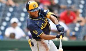 Jackson Chourio consigue otro juego multihits y acecha una marca de Miguel Cabrera