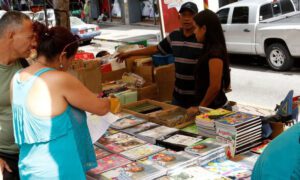 Se necesitan más de 200 dólares para comprar la lista de útiles escolares