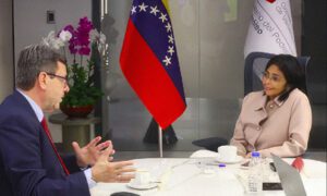Delcy Rodríguez se reúne con Repsol en medio de tensiones con España