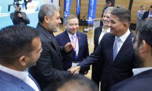 Venezuela e Irán firman acuerdo para establecer fábrica de fibra óptica