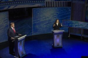 Trump arremete contra los migrantes y Harris le acusa de usar la misma retórica desgastada