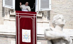 El Papa asegura que los abusos “son una traición a la confianza y la vida”