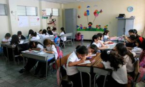 Reanudarán clases este lunes en zonas no afectadas por doblete sísmico