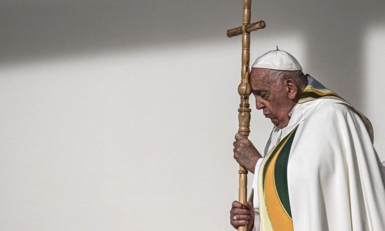 El Papa exige a obispos no cubrir abusos y que se juzgue a los culpables