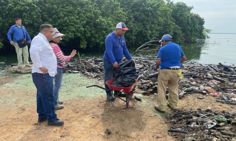 Jornada de recolección de desechos en las orillas del Lago se ejecuta con éxito