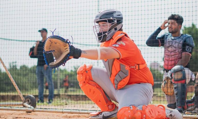 Receptor Andrick Nava se prepara para su debut en la LVBP