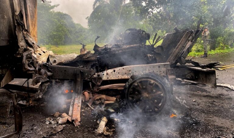 Mueren 2 de los 27 soldados heridos en ataque del ELN a base militar en Arauca