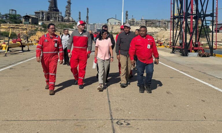 Delcy Rodríguez inspecciona Centro Refinador Paraguaná tras falla eléctrica en Amuay