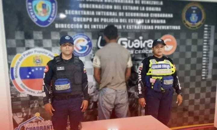 Arrestan a hombre por pegarle a su madre de 67 años por no hacerle comida