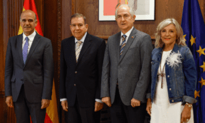 González Urrutia sostiene encuentro con líderes conservadores del Congreso español