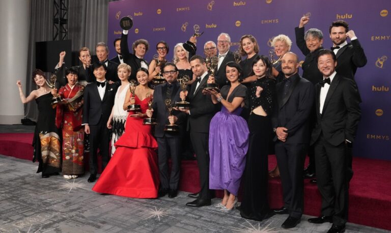 “Shogun” amplía su récord en unos Emmy reñidos y “Hacks” da la sorpresa