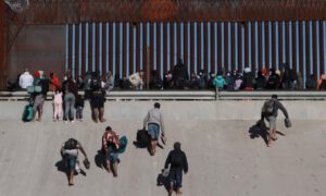EE. UU. establece nueva normativa en la frontera a un mes de las presidenciales