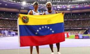 Enderson Santos gana oro paralímpico en 400m T11 con récord personal