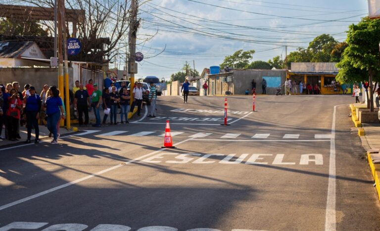Rosales inaugura trabajos de construcción y recuperación en el barrio 23 de Enero