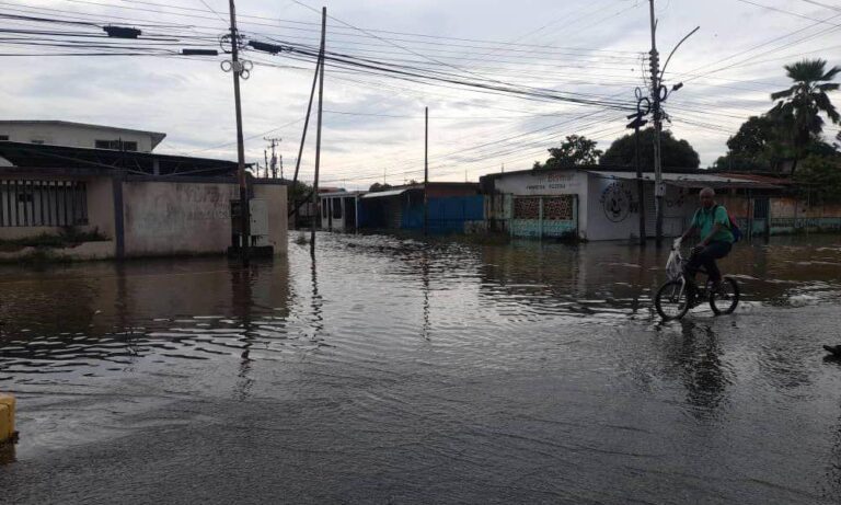 Despliegan operativo contra afectaciones por lluvias en el municipio Valmore Rodriguez