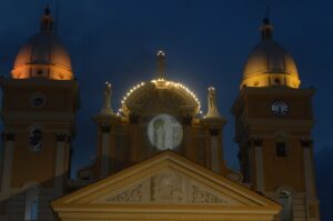 La Basílica se suma como centro de acopio para la región andina