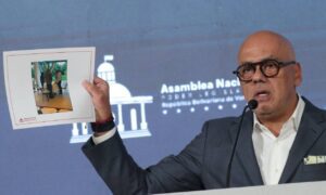 Jorge Rodríguez da 24 horas a González Urrutia para desmentir denuncia de coacciones