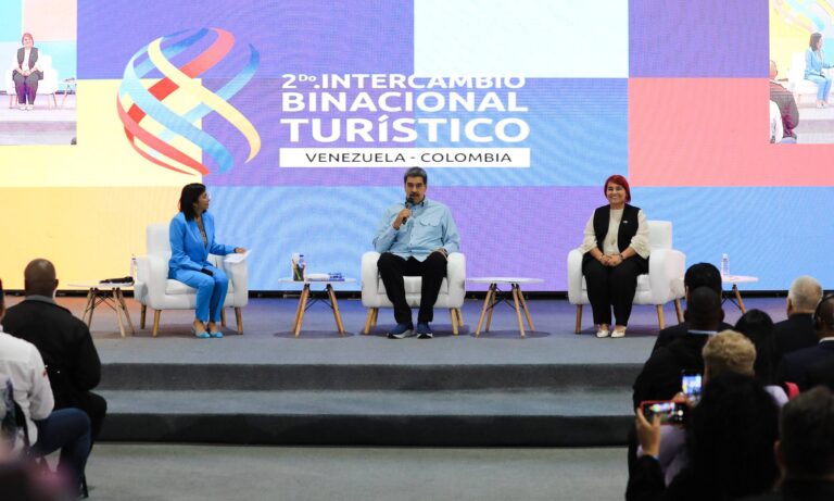 Maduro llama Petro a “seguir construyendo” las relaciones Venezuela-Colombia