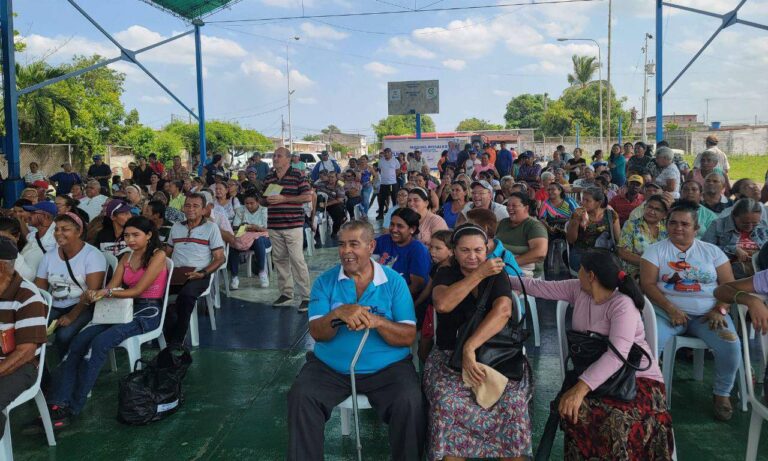 Gobernación entrega más de 1.500 lentes correctivos en 4 municipios