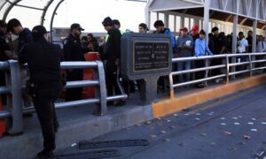 Migrantes perciben un paso más ordenado en la frontera México-EE. UU. por medidas de la CBP