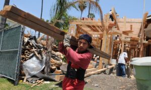EE. UU. afirma que migrantes no están quitándole trabajos a los afroestadounidenses