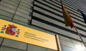 España reclama al gobierno “información verificada” sobre sus dos nacionales retenidos