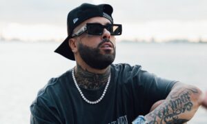Nicky Jam presenta un viaje personal en su nuevo álbum Insomnio
