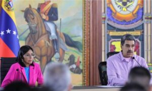 Maduro llama “ladrón” al presidente de Dominicana por confiscación de su avión
