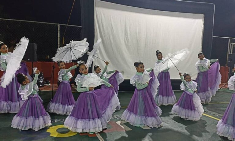 Niños de Lagunillas disfrutan del 45 aniversario de la Casa de Cultura Otilio Miquilena