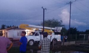 Niño muere electrocutado en Bachaquero tras apoyarse a poste de conexión