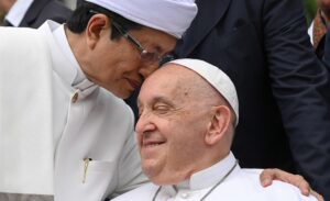 El Papa se despide de Indonesia con misa multitudinaria y relanzando el diálogo con el islam