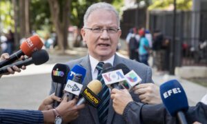 Perkins Rocha cumple 6 meses de “injusta prisión”