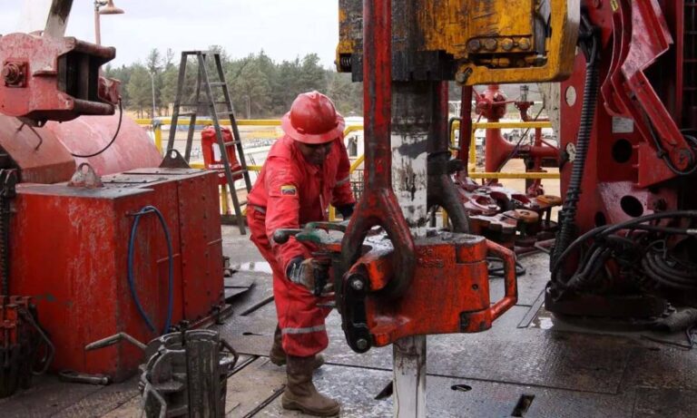 Producción petrolera venezolana cae 1.000 barriles por día en agosto